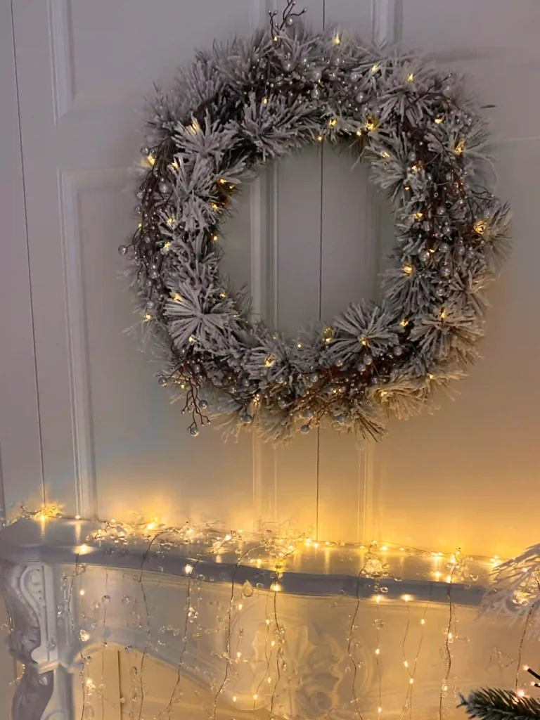 Elegant White Christmas Wreath Ideas with Fairy Lights and Metallic Ornaments