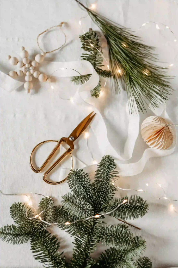 DIY White Christmas Wreath Ideas with Pinecones and Ribbons