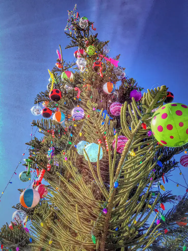 Christmas Tree Decor Ideas 2025 Maximalist Whimsical Tree