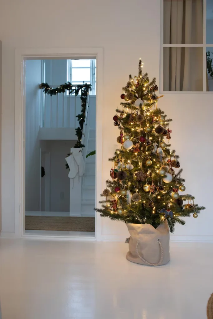 Christmas Tree Decor Ideas 2025 Small Space Tree