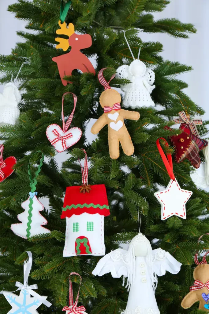 Christmas Tree Decor Ideas 2025 DIY Personalized Ornaments