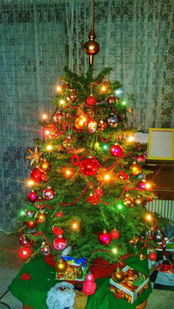 Popular color theme Christmas Tree Light Ideas for holiday decor