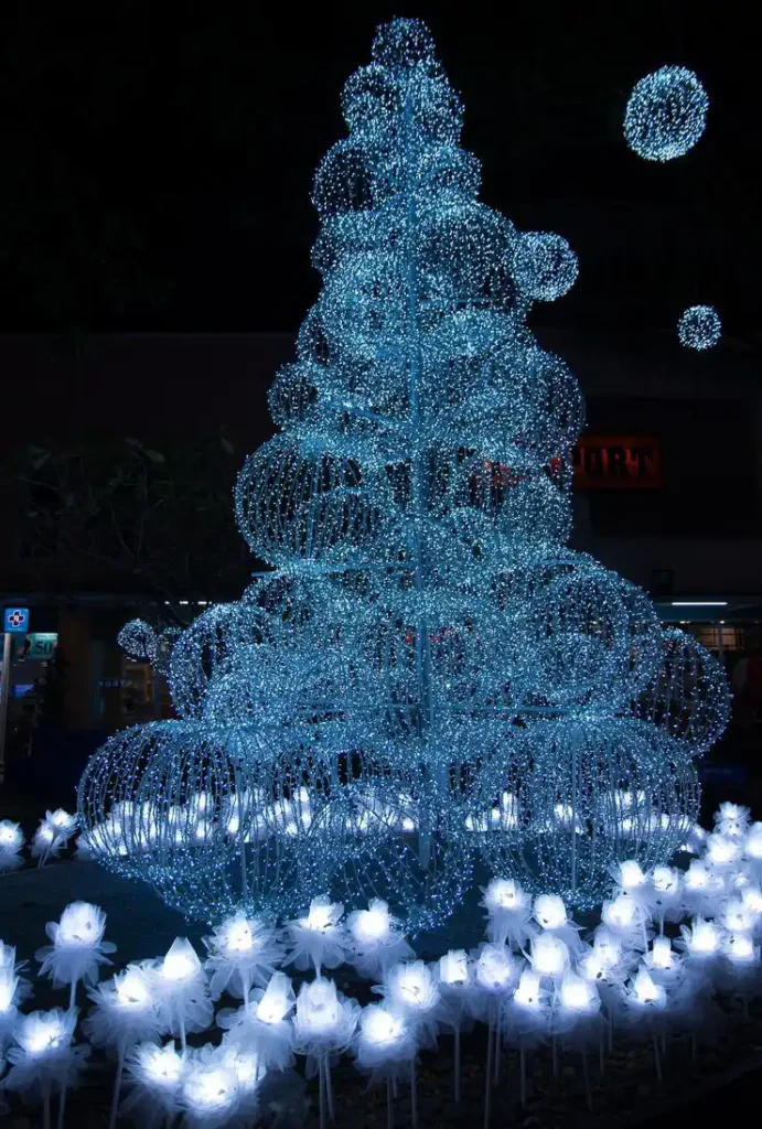 Advanced Christmas Tree Light Ideas with designer lighting setup