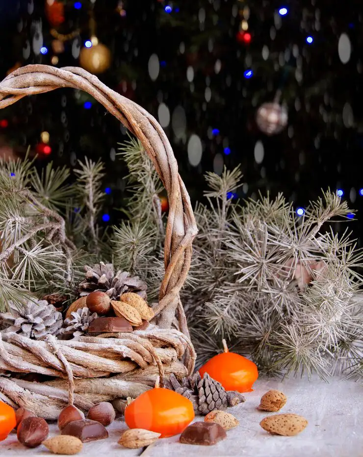 Eco-Friendly Cute Christmas Tree Ideas with natural ornaments