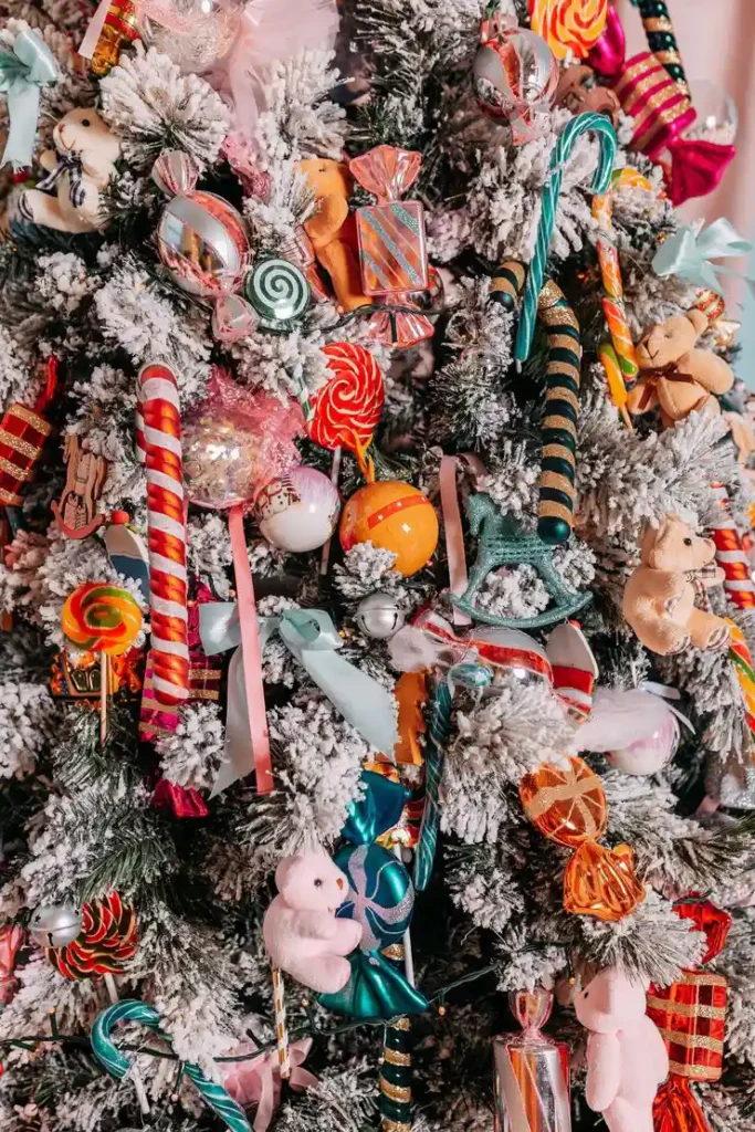 Gingerbread Christmas Tree Ideas with trending Candyland decorations