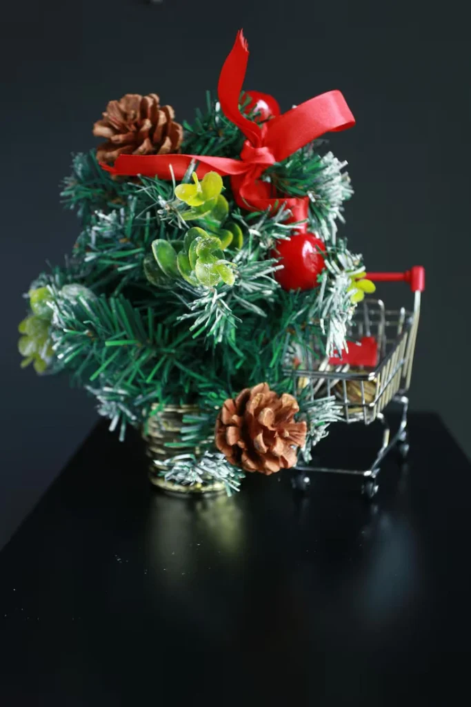 Small Christmas Tree Decorating Ideas for tiny apartments and studios