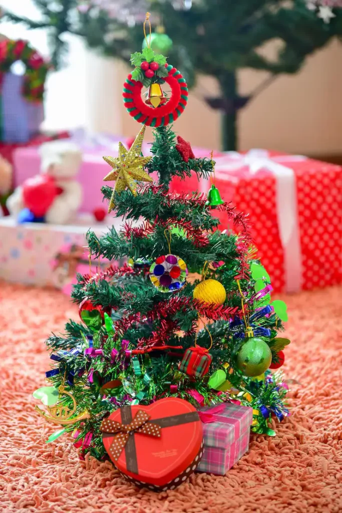 Small Christmas Tree Decorating Ideas for kids’ rooms