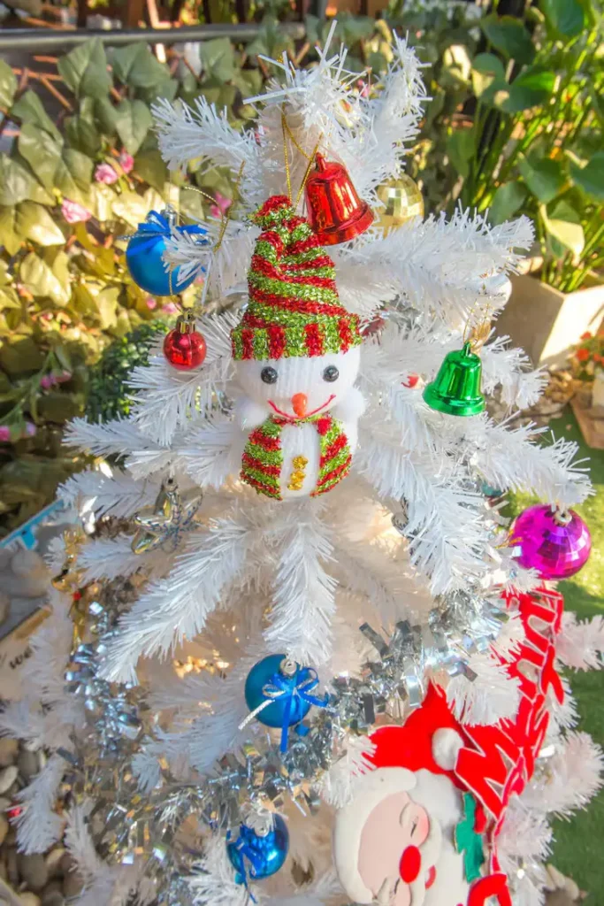 Snowman Christmas Tree Ideas with DIY handmade ornaments