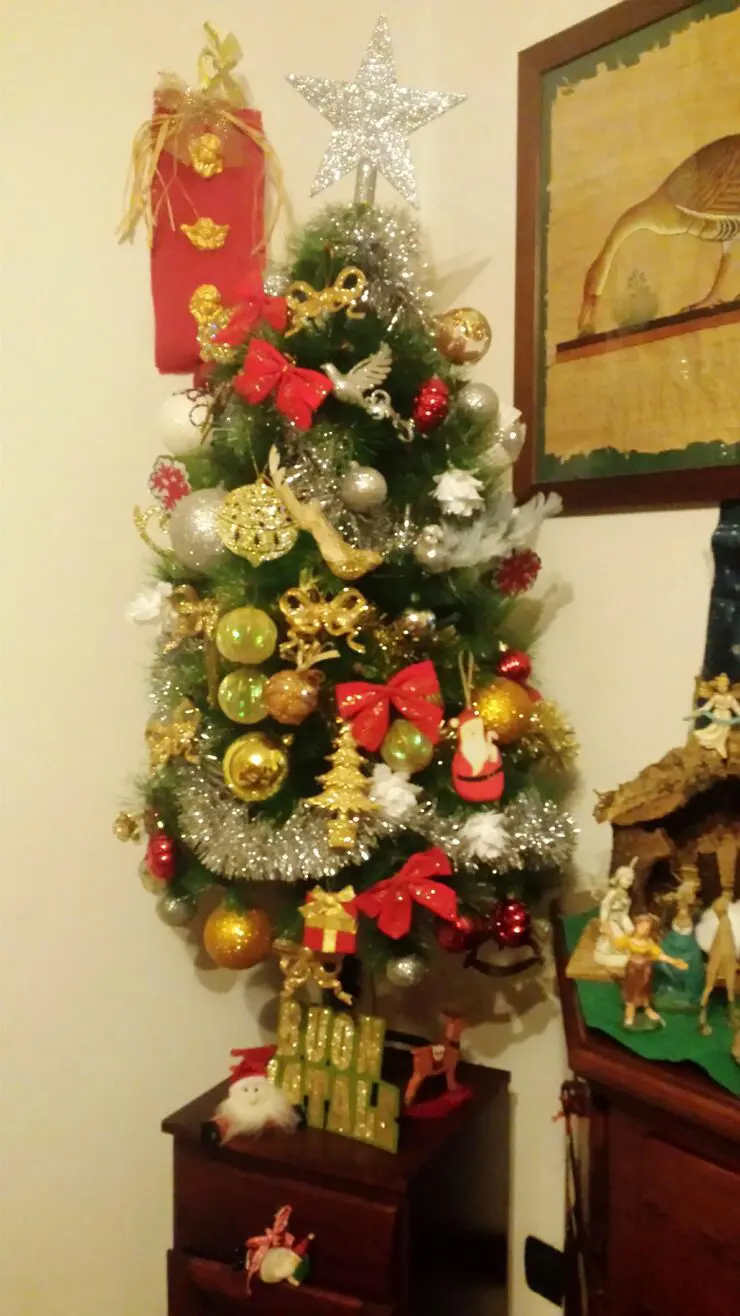 budget-friendly vintage Christmas tree with DIY and thrifted ornaments