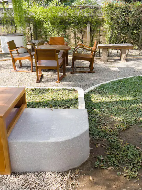 Sims landscaping ideas budget backyard with simple plants and decor